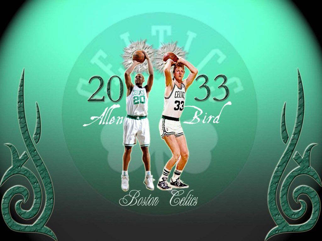 Ray Allen 桌布 壁紙 — 兩位身穿白色球衣的波士頓塞爾提克籃球傳奇人物，在帶有華麗側面設計的藍綠色漸變背景前跳起投籃。