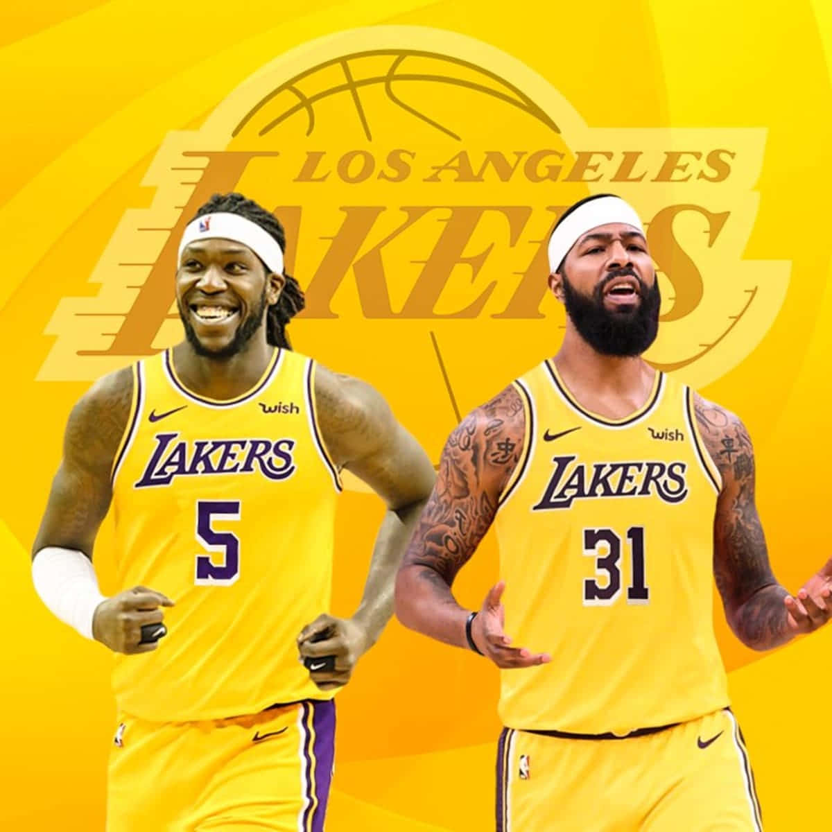 NBA 桌布 壁紙 — 兩位身穿黃色球衣、面帶笑容的洛杉磯湖人籃球運動員在充滿活力的黃色背景上與球隊標誌一同慶祝。