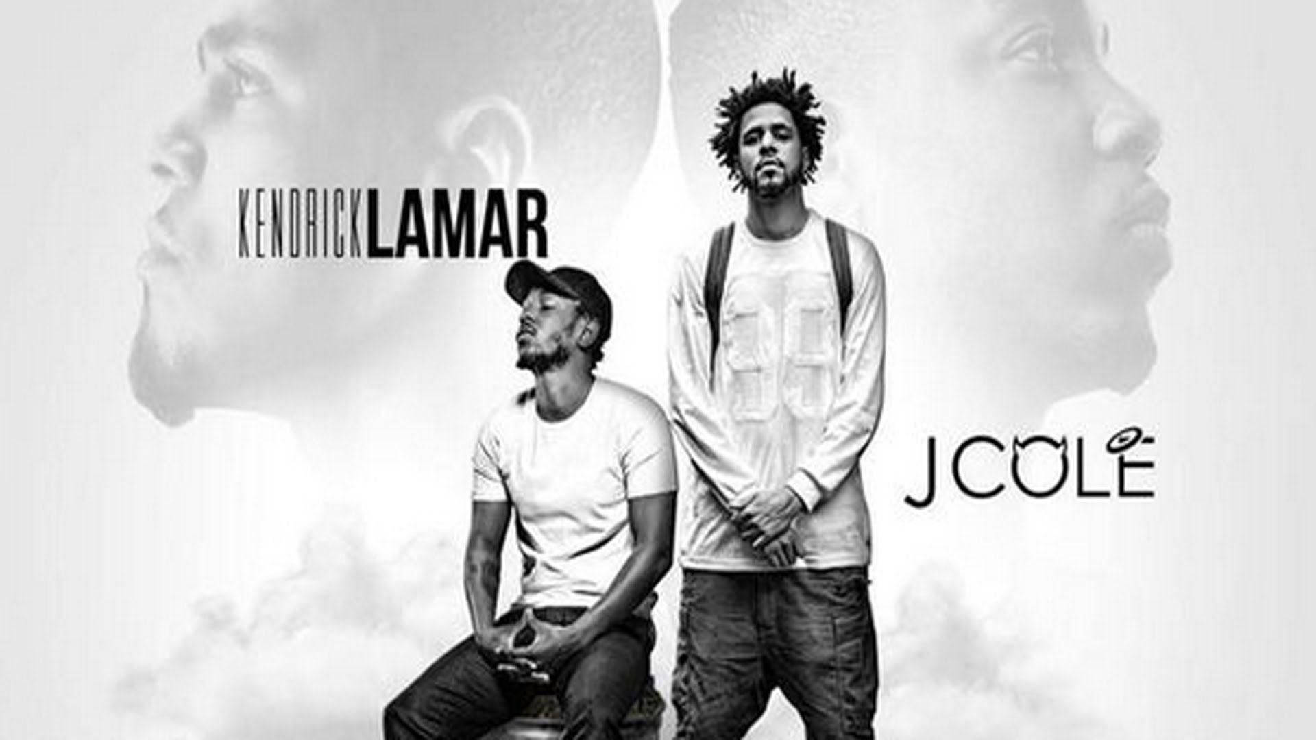 Kendrick 桌布 壁紙 — 兩位饒舌歌手Kendrick Lamar和J Cole以黑白風格擺姿勢，背後有他們的名字和褪色的臉部剪影。