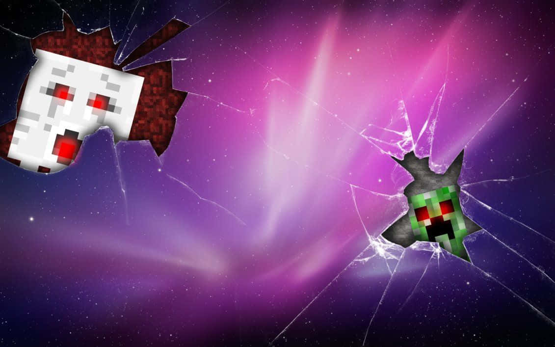 Minecraft Art 桌布 壁紙 — 兩個 Minecraft 苦力怕和一個骷髏在充滿活力的紫色宇宙背景上衝破碎裂玻璃效果。