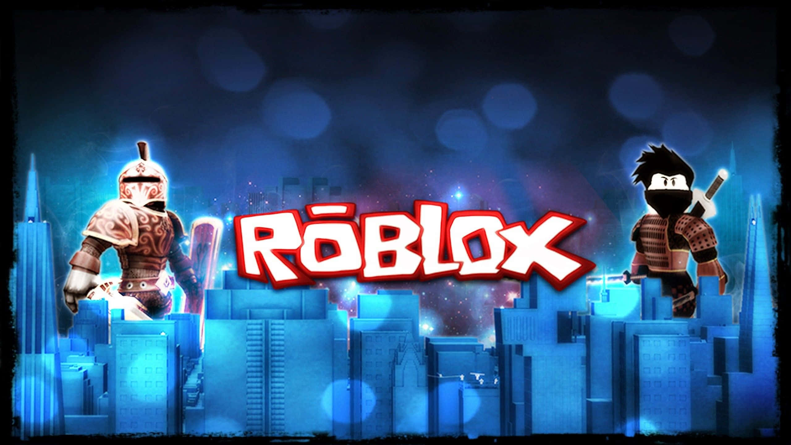 Roblox 桌布 壁紙 — 兩個 Roblox 頭像站在發光的藍色摩天大樓頂端，背景是黑暗的城市景觀，Roblox 標誌以粗體紅色顯示。