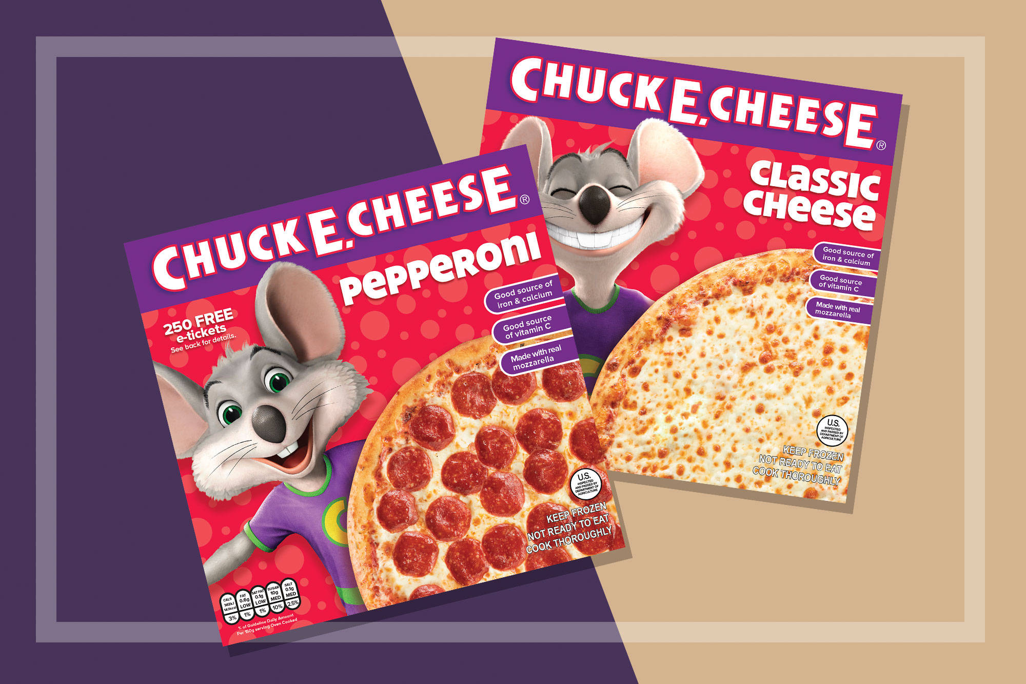 E 桌布 壁紙 — 兩個Chuck E. Cheese披薩盒，裝有義大利辣香腸和經典起司披薩，吉祥物在紫色和米色背景上微笑。