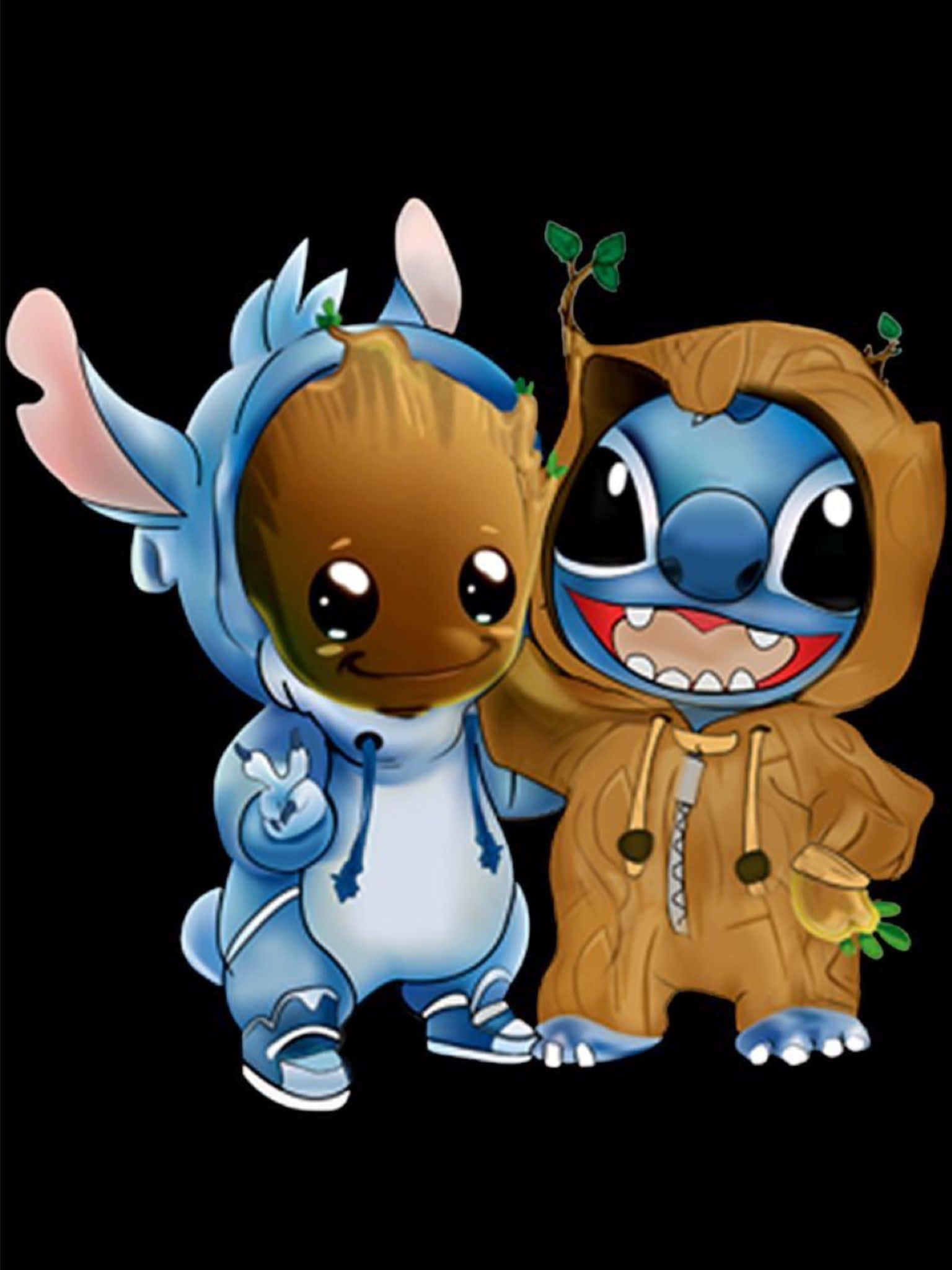 Stitch 桌布 壁紙 — 兩個Q版風格的史迪奇角色打扮成格魯特和樹木生物，一起站在黑色背景前。
