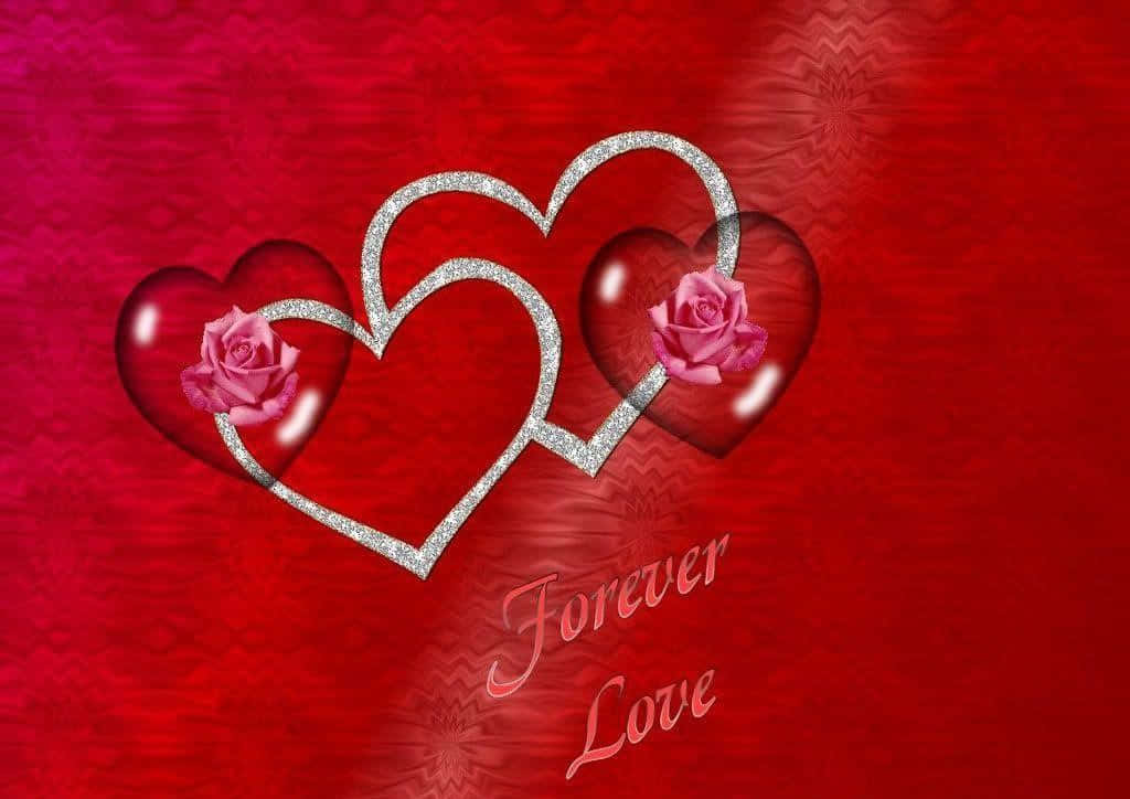 Cute Love Heart 桌布 壁紙 — 兩個亮面紅色心形，搭配粉紅玫瑰和閃爍銀色輪廓，置於有紋理的紅色背景上，並有手寫字體 'Forever Love'。