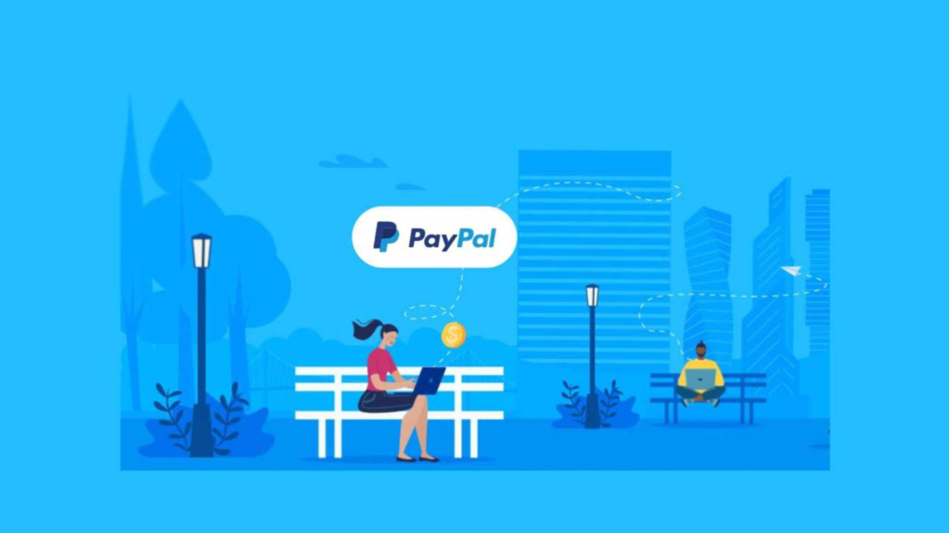 PayPal 桌布 壁紙 — 兩個人在公園長椅上使用筆記型電腦，PayPal 標誌和金幣在他們之間漂浮，背景是藍色城市景觀。