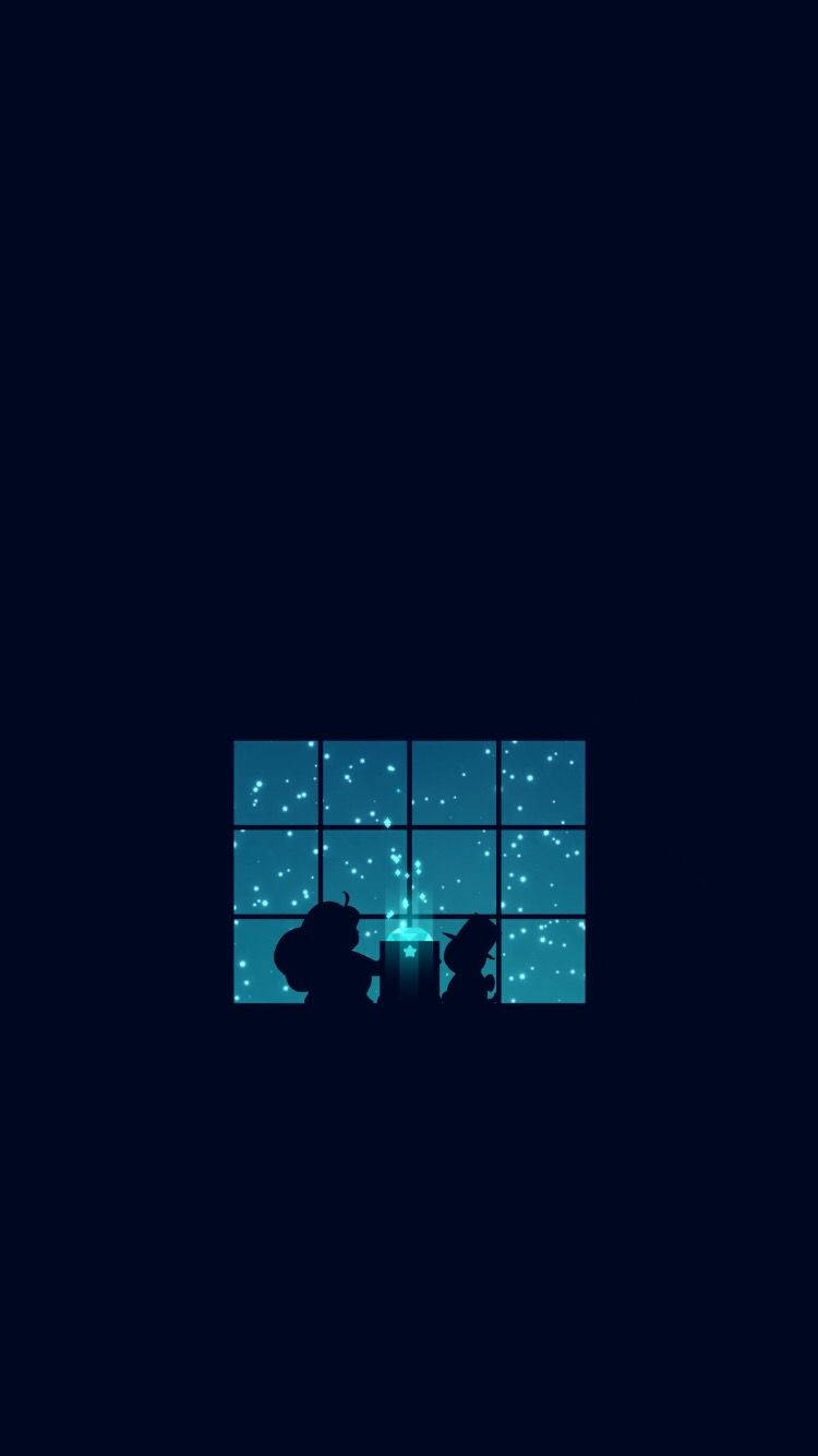 Silhouette 桌布 壁紙 — 兩個剪影人物一起坐在窗邊，凝視著閃爍著冷藍色光芒的星空夜空。