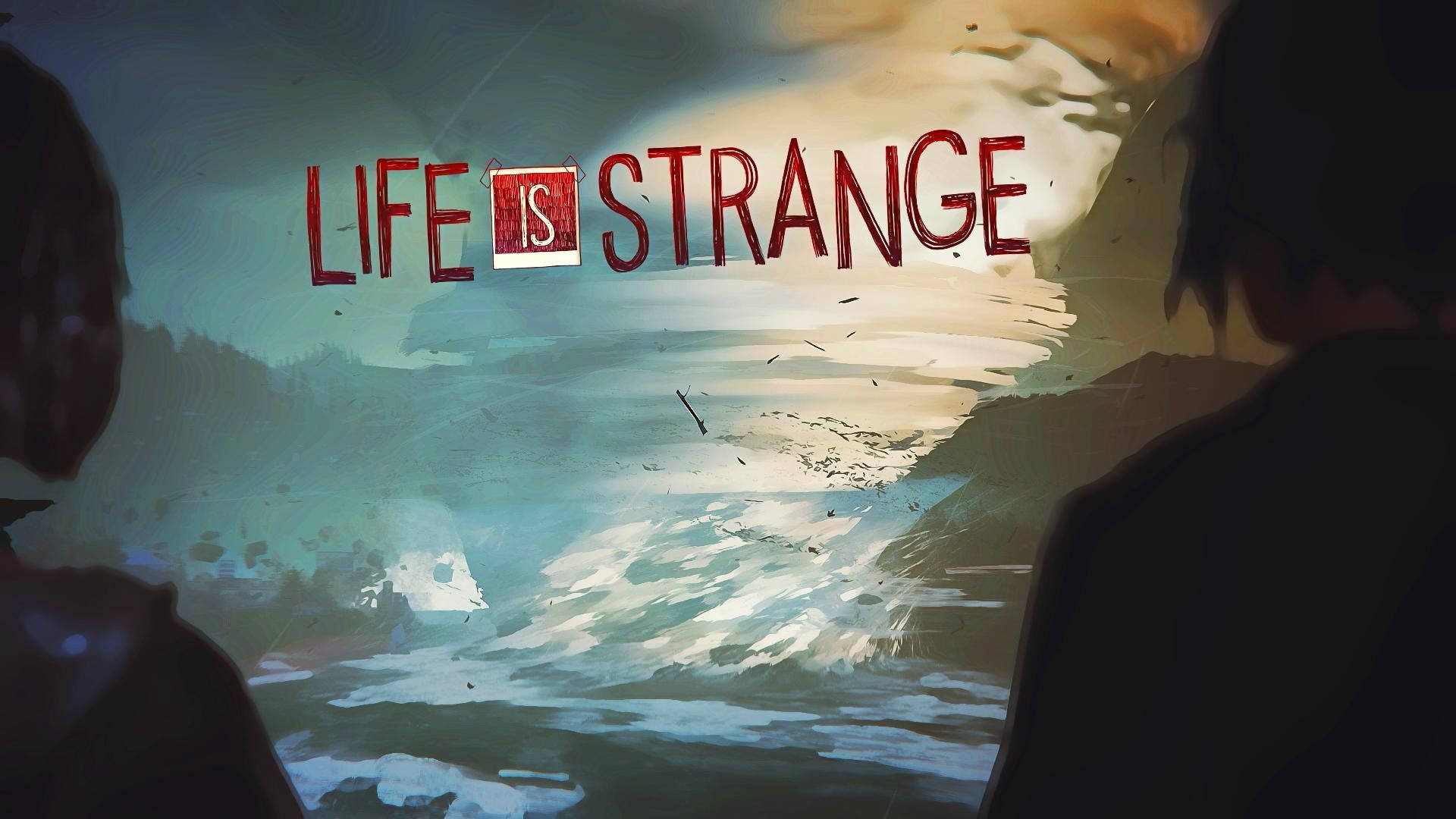 life 桌布 壁紙 — 兩個剪影人物在暴風雨的天空下凝視著波濤洶湧的海洋，並以粗體紅色字母顯示標題「Life is Strange」。