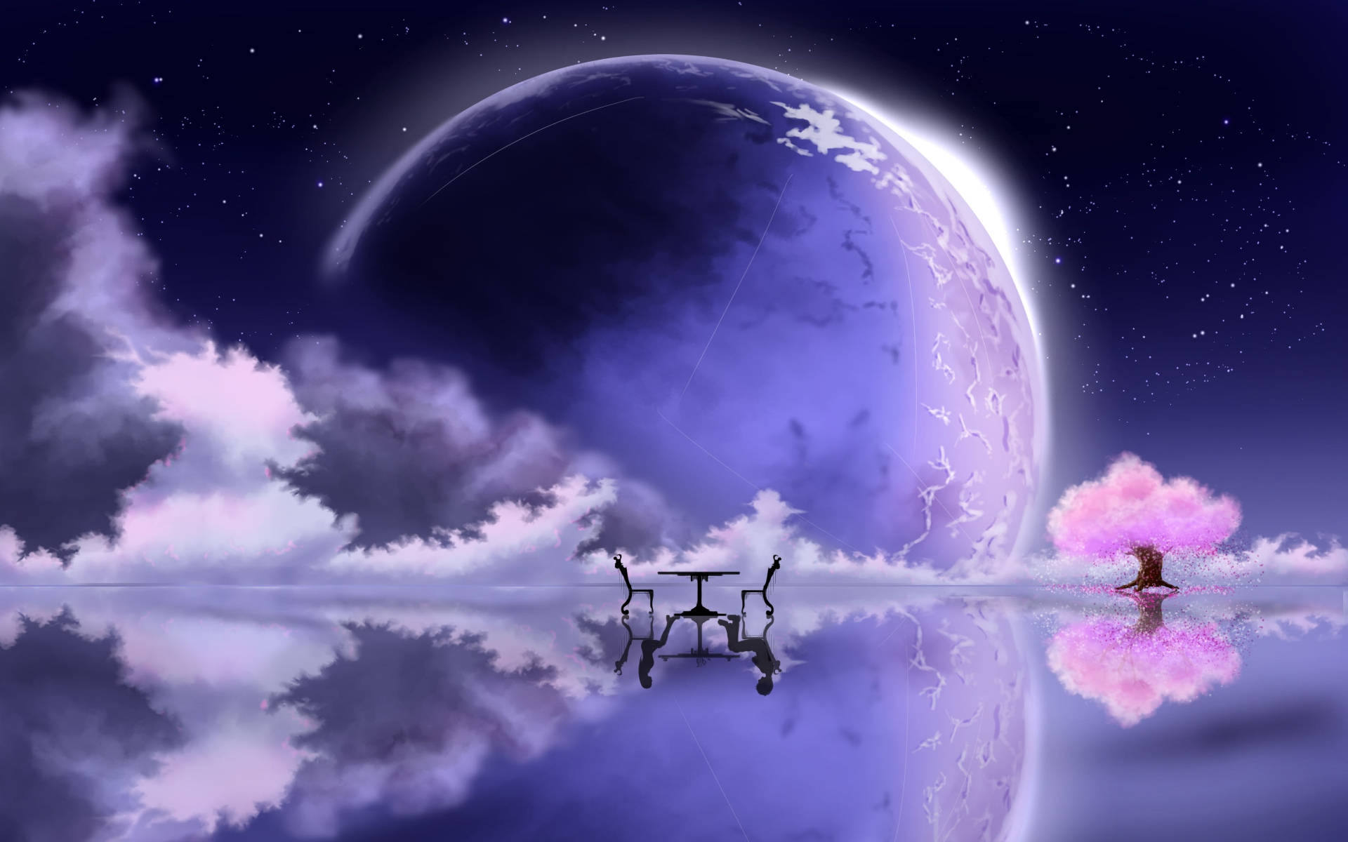 銀河月亮 桌布 壁紙 — 兩個剪影人物坐在反射表面上的桌子旁，下方是一個巨大的發光紫色行星，附近有一棵粉紅色的櫻花樹。