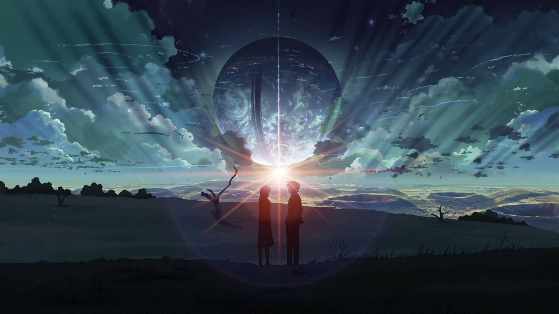 Love Anime 桌布 壁紙 — 兩個剪影人物站在山丘上，凝視著一個發光的宇宙球體，在黃昏時分透過雲層散發光芒。