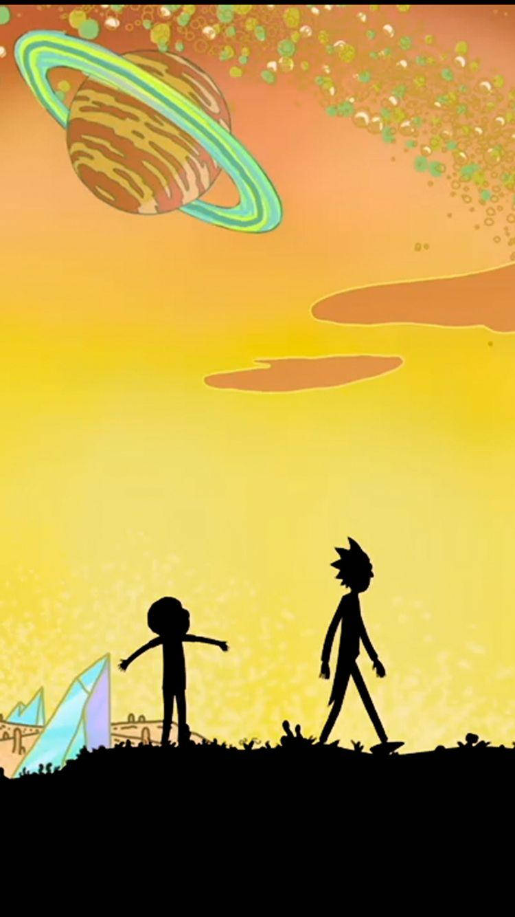 rick 桌布 壁紙 — 兩個剪影人物站在山丘上，凝視著充滿活力的橙色天空，上方漂浮著一條帶條紋的環狀行星。