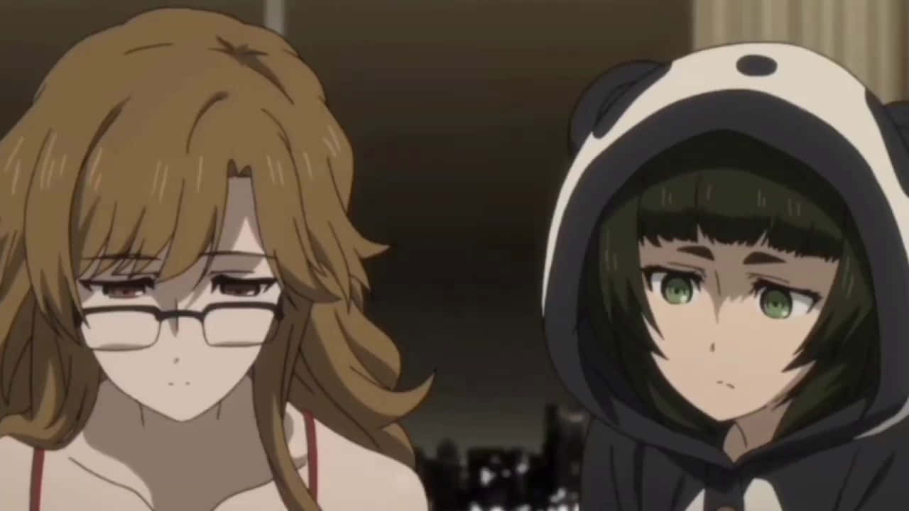 Moeka Kiryu 桌布 壁紙 — 兩個動漫女孩，一個戴眼鏡，一個穿熊貓連帽衫，在室內專注地凝視對方。