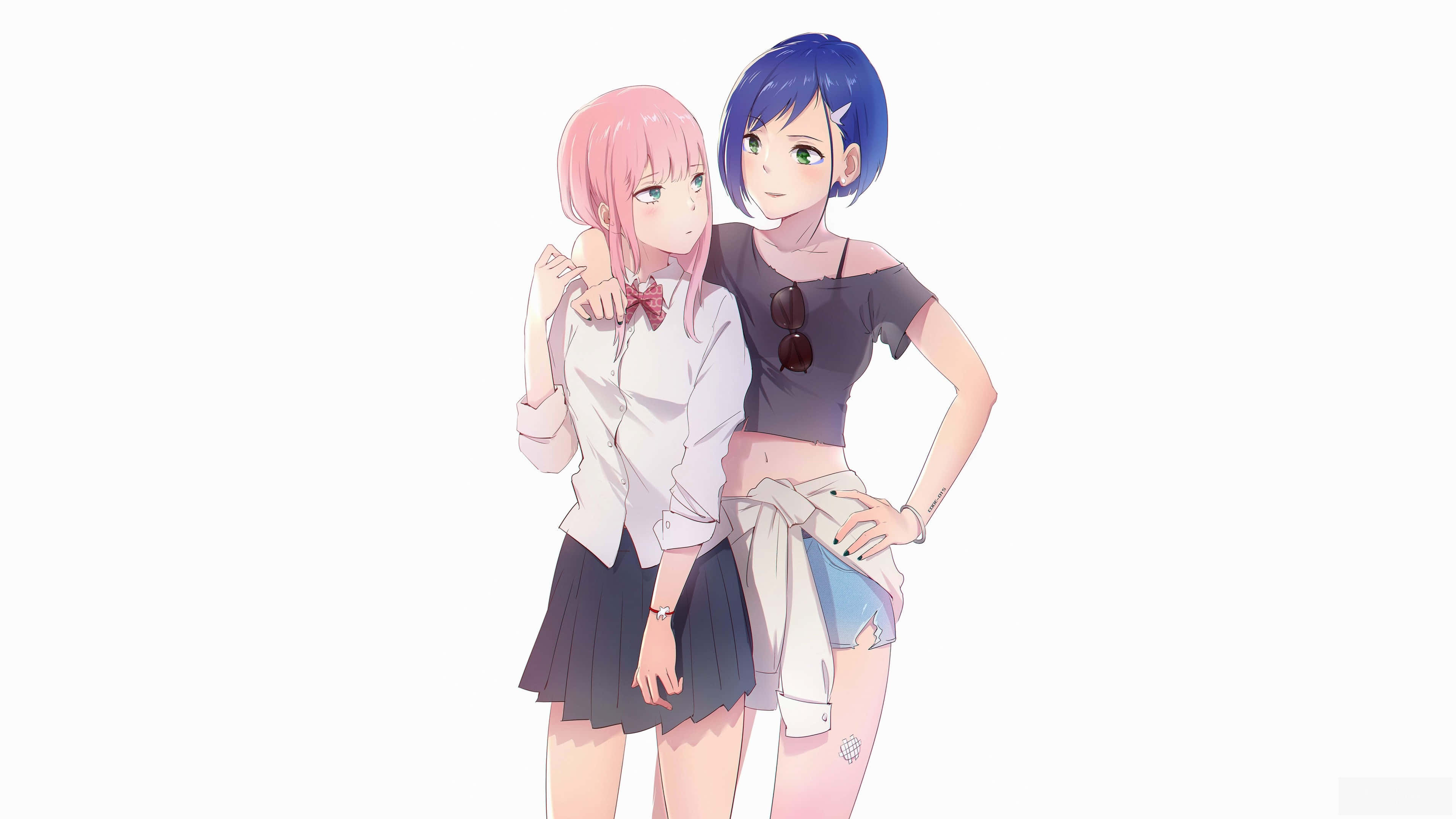 DARLING in the FRANXX 桌布 壁紙 — 兩個動漫女孩，一個粉紅色頭髮，一個藍色頭髮，在純白色背景前緊密站在一起。