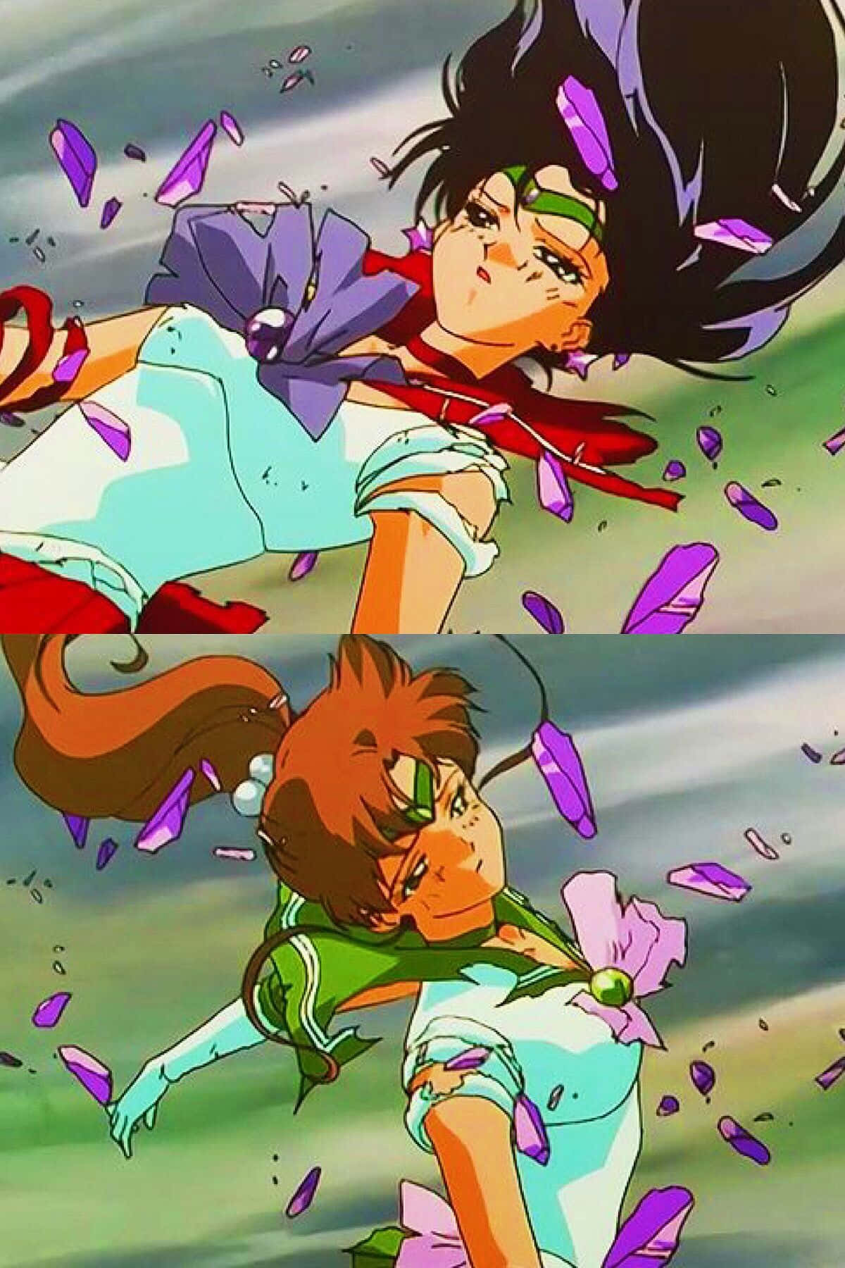 sailor jupiter 桌布 壁紙 — 兩個動漫女孩以動態姿勢被漂浮的紫色碎片包圍，背景是暴風雨的天空。