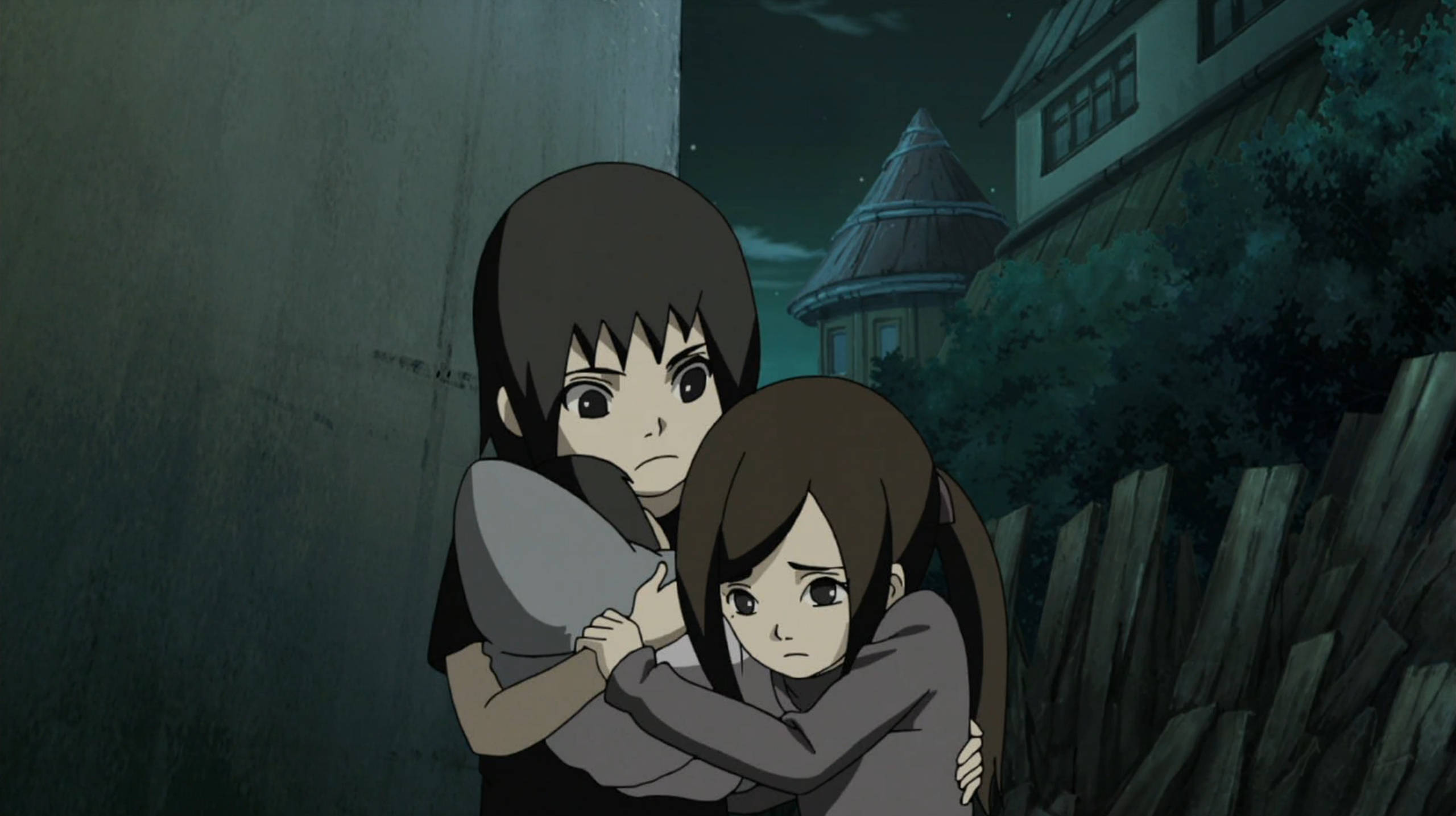 izumi uchiha 桌布 壁紙 — 兩個動漫女孩在夜晚昏暗的小巷中緊緊擁抱，背景有房子和圍欄。