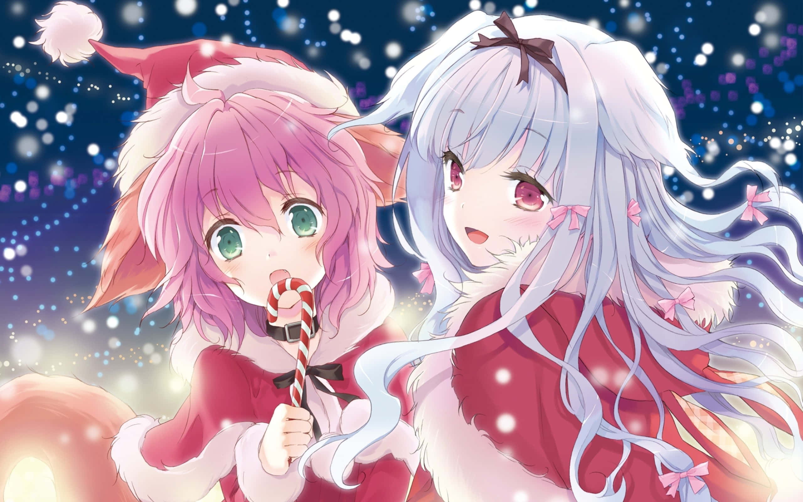 動漫女孩 桌布 壁紙 — 兩個動漫女孩穿著節日紅色服裝，在閃爍的雪夜天空下享受拐杖糖。