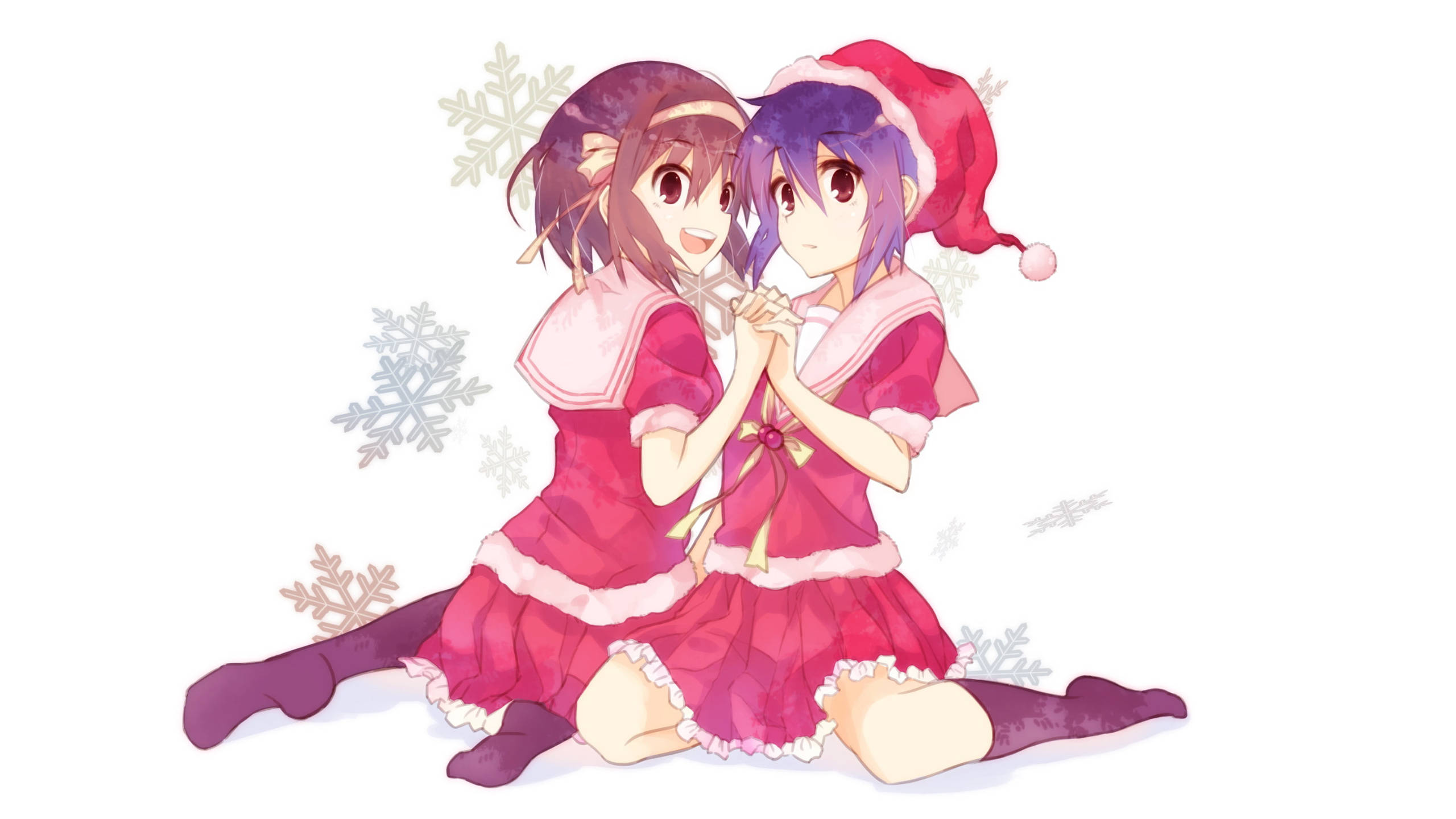 Anime Christmas 桌布 壁紙 — 兩個動漫女孩穿著節日紅色服裝，雪花在她們周圍飄浮。