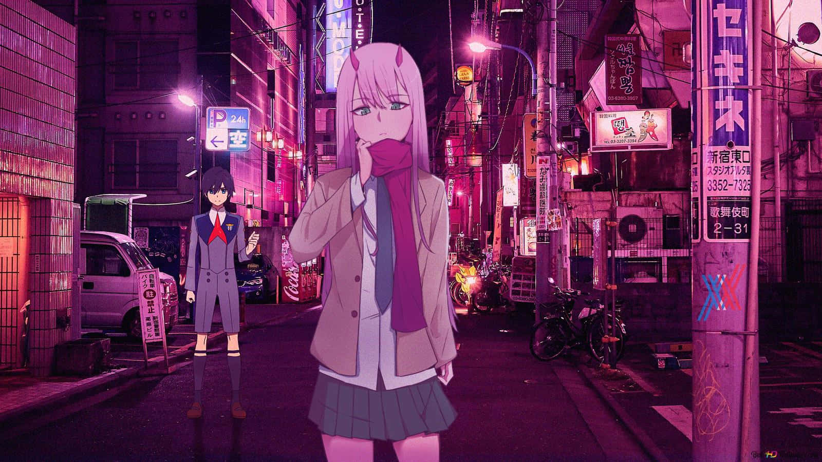 DARLING in the FRANXX 桌布 壁紙 — 兩個動漫女孩站在夜晚霓虹燈閃爍的東京小巷中，周圍有發光的招牌和停放的車輛。