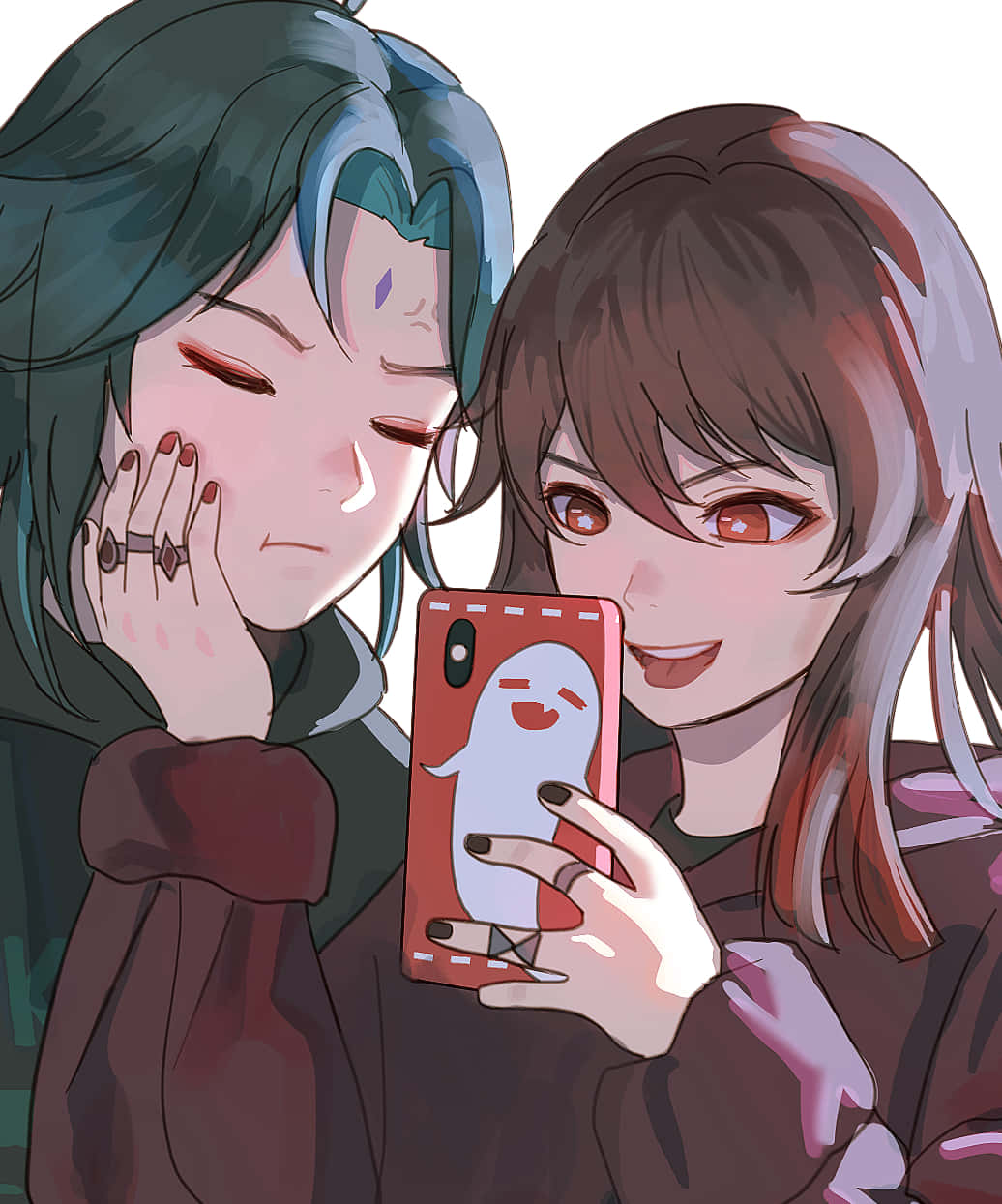 Xiao 桌布 壁紙 — 兩個動漫女孩自拍，一個害羞臉紅，另一個拿著鬼魂手機殼燦爛微笑。