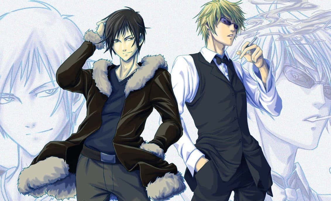 Kasuka Heiwajima 桌布 壁紙 — 兩個動漫男子自信地擺姿勢，一個穿著毛領大衣，另一個穿著背心抽煙，背景是褪色的肖像。
