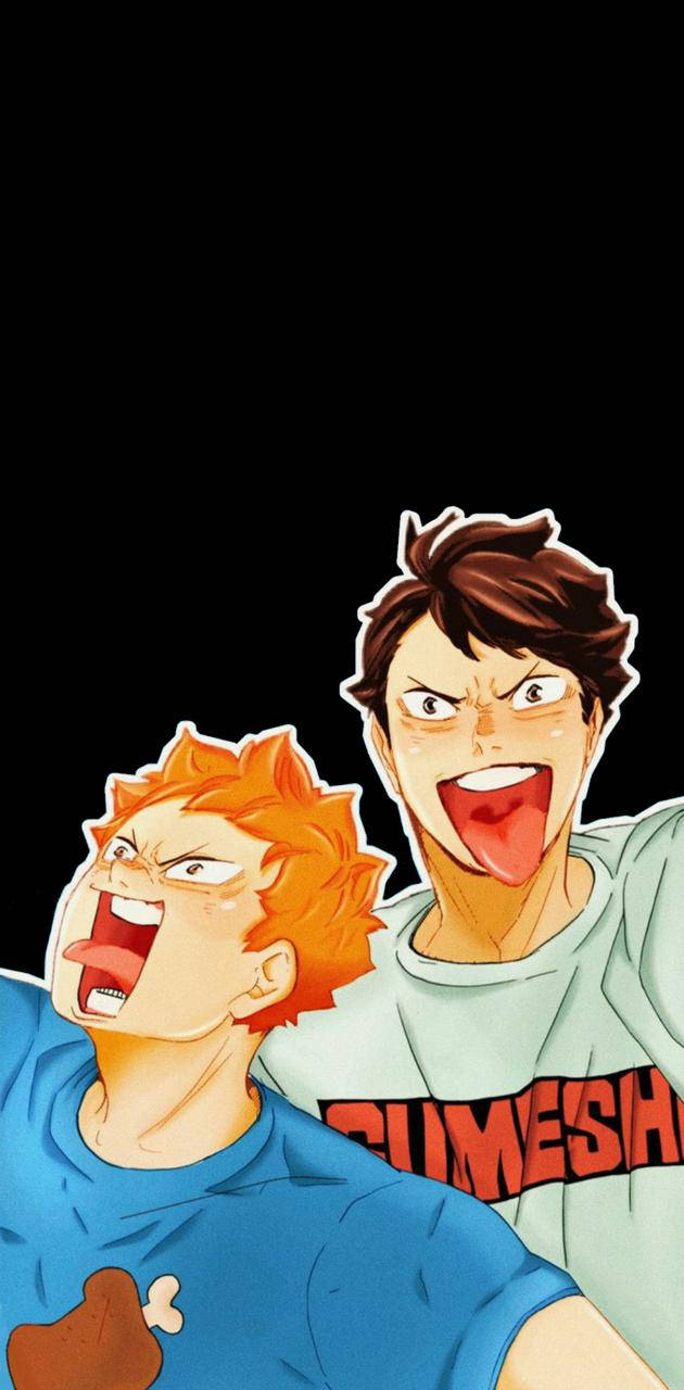 Shoyo Hinata 桌布 壁紙 — 兩個動漫男孩，頭髮狂野，在純黑背景下勝利地尖叫。