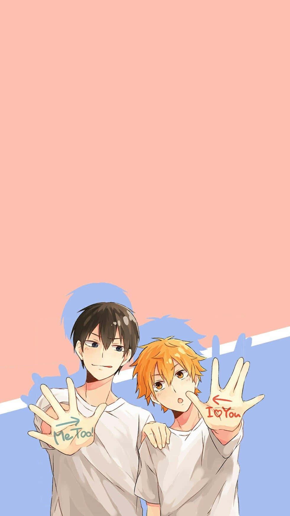 排球少年 桌布 壁紙 — 兩個動漫男孩展示手掌上寫有「I Love You」和「Me Too」的手，背景為柔和的粉紅色和藍色。