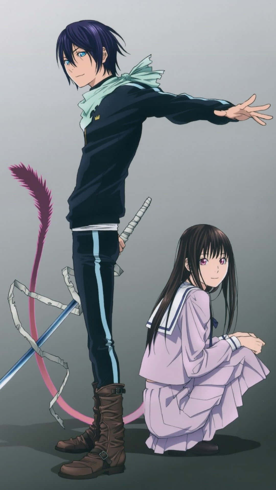 Noragami 桌布 壁紙 — 兩個動漫角色，一個站著手持劍和尾巴，另一個穿著校服跪著，背景是純灰色。