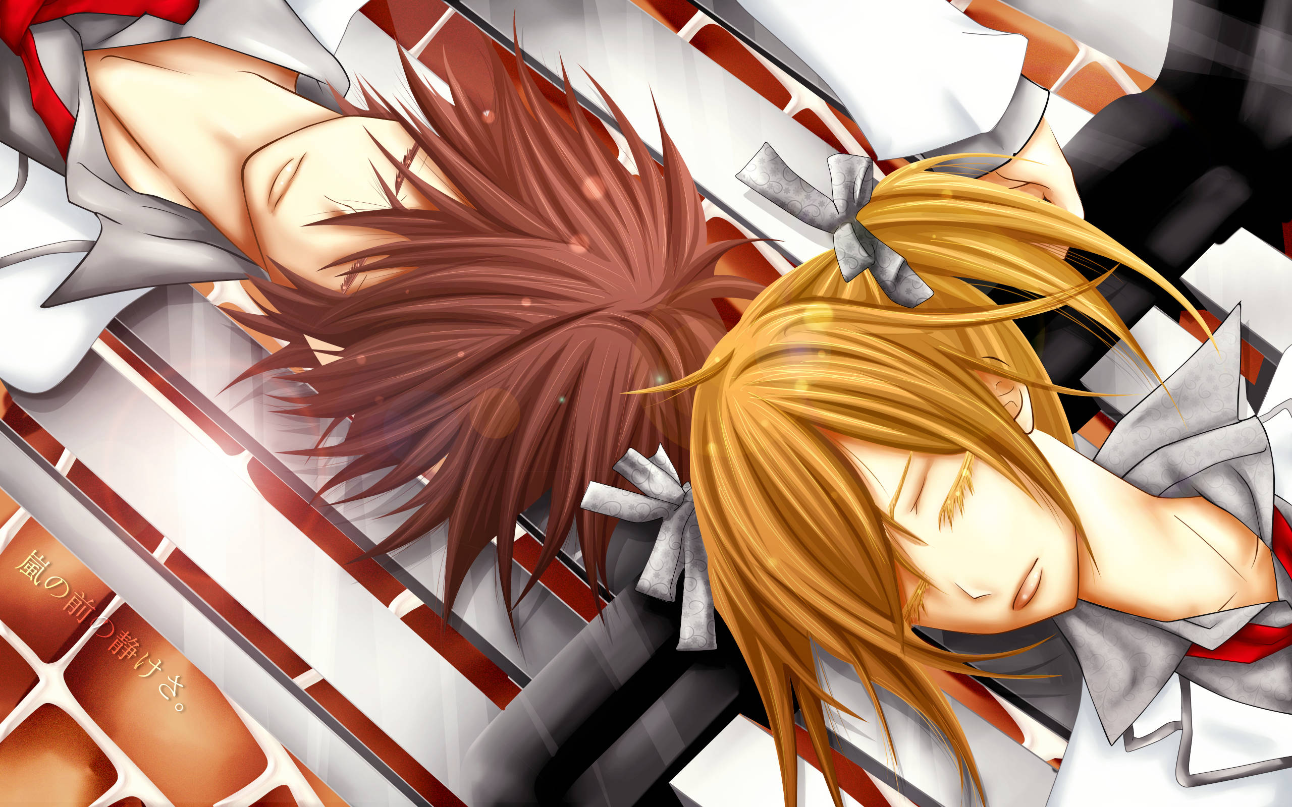 Vampire Knight 桌布 壁紙 — 兩個動漫角色，一頭紅髮和一頭金髮，在柔和溫暖的光線下平靜地躺在磁磚地板上。