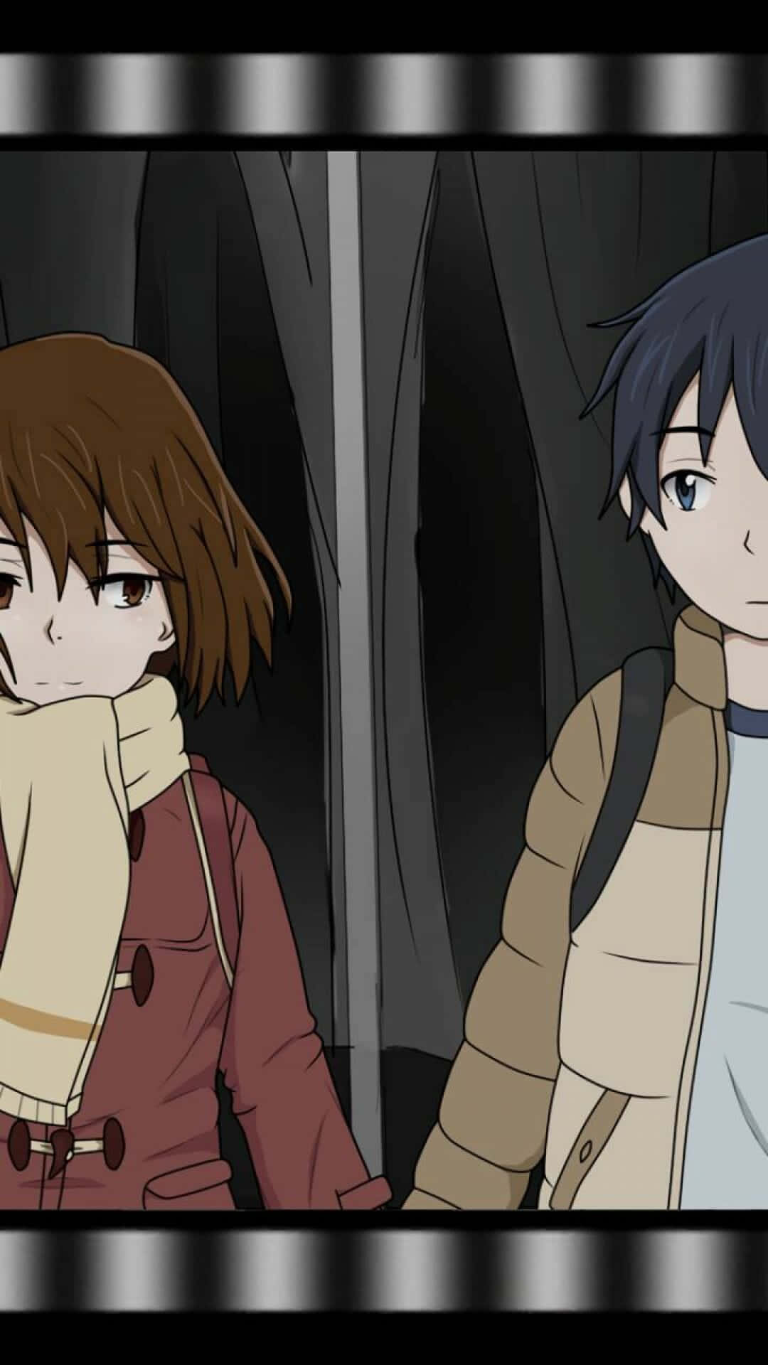 Erased 桌布 壁紙 — 兩個動漫角色並排站在光線昏暗的走廊中，身後有深色窗簾。