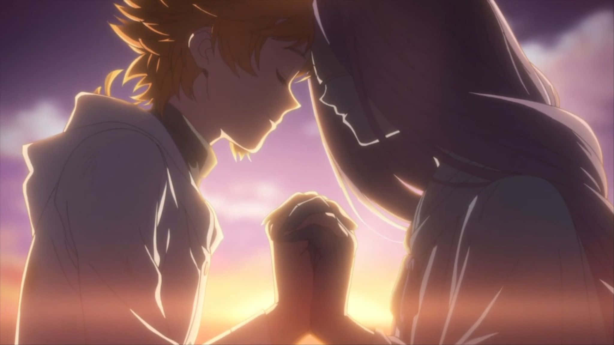 The Promised Neverland Mujika 桌布 壁紙 — 兩個動漫角色以剪影形式在燦爛的夕陽天空下牽手，分享溫柔時刻。
