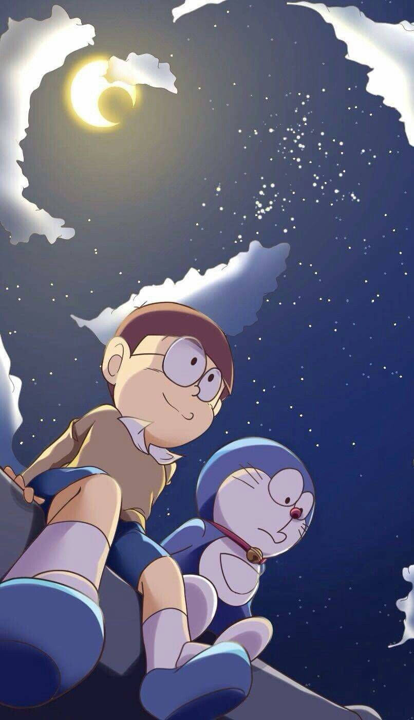 動漫手機 桌布 壁紙 — 兩個動漫角色仰望被發光雲朵框住的彎月和星空夜空。