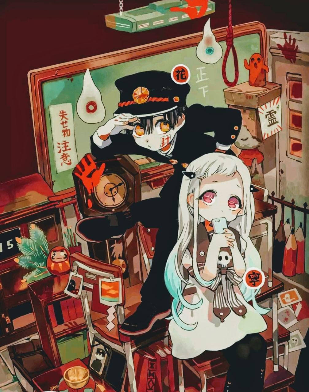 Toilet Bound Hanako Kun 桌布 壁紙 — 兩個動漫角色在一個雜亂的鬼教室，有鬼怪裝飾和詭異的紅色燈光。