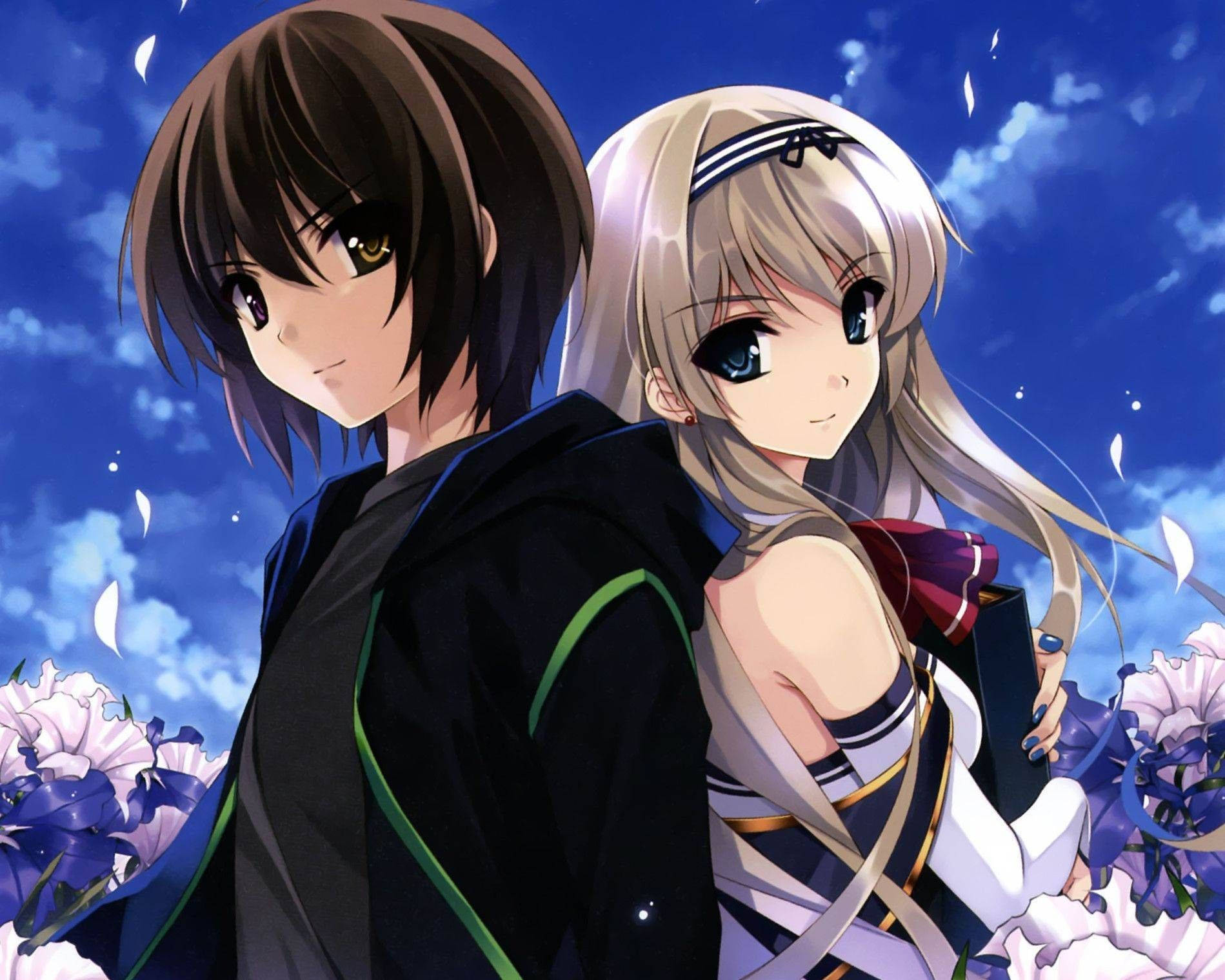 Love Anime 桌布 壁紙 — 兩個動漫角色在充滿活力的藍天下背對背站立，花瓣飄落，紫花盛開。