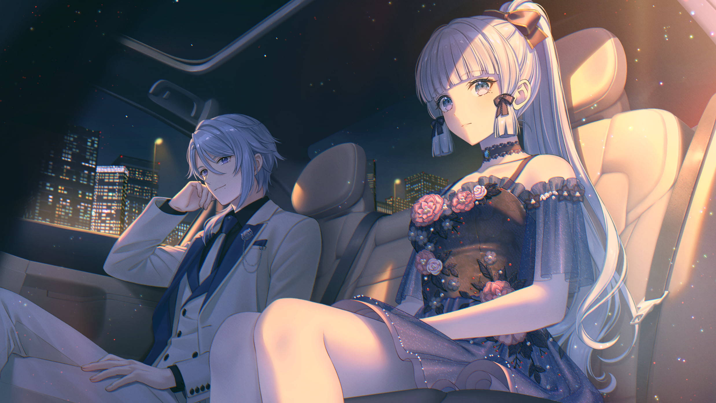 ayato 桌布 壁紙 — 兩個動漫角色在夜晚坐在車內，背後是閃爍的城市景觀，上方是星空。