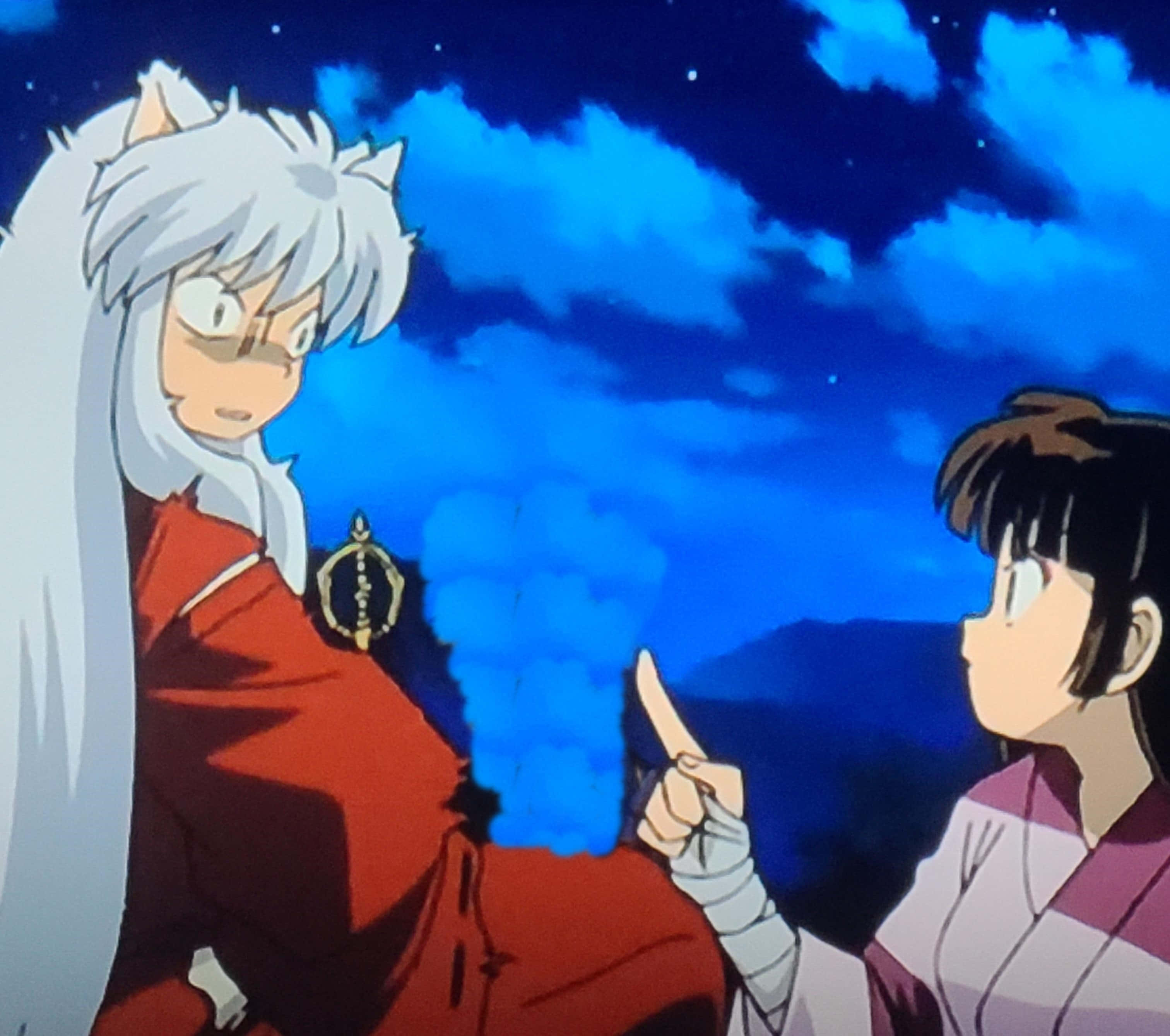 Inuyasha And Sango 桌布 壁紙 — 兩個動漫角色在星空下對峙，背景有戲劇性的藍色雲彩。