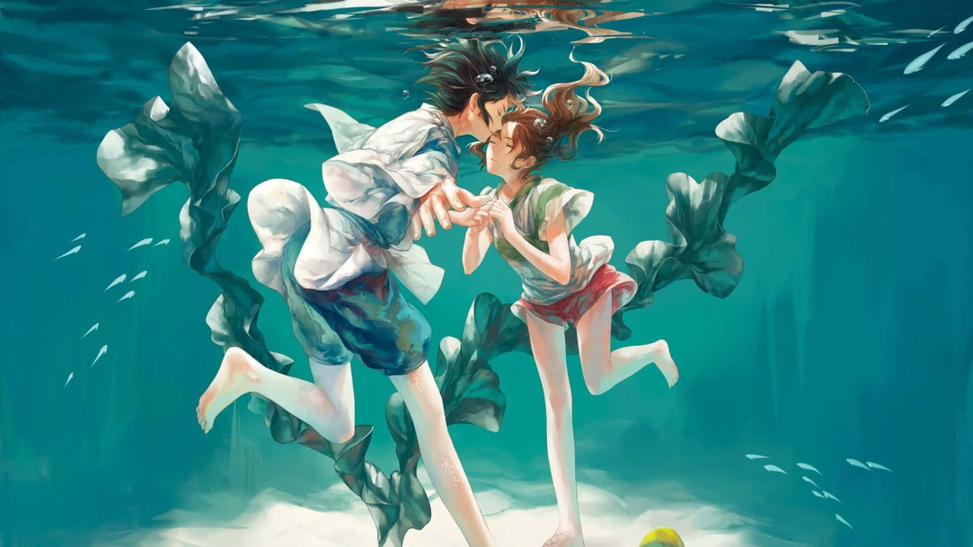 水下動畫 桌布 壁紙 — 兩個動漫角色在水下接吻，海藻在他們周圍飄動，魚兒在藍綠色水中游過。