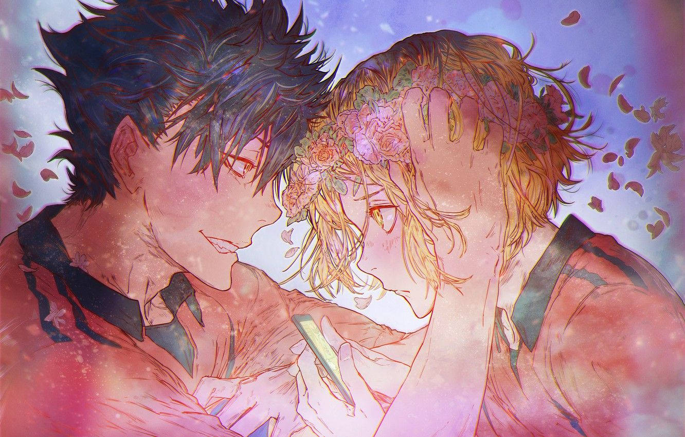 Kenma 桌布 壁紙 — 兩個動漫角色在粉紅和紫色的天空下，花瓣飄落中溫柔擁抱。