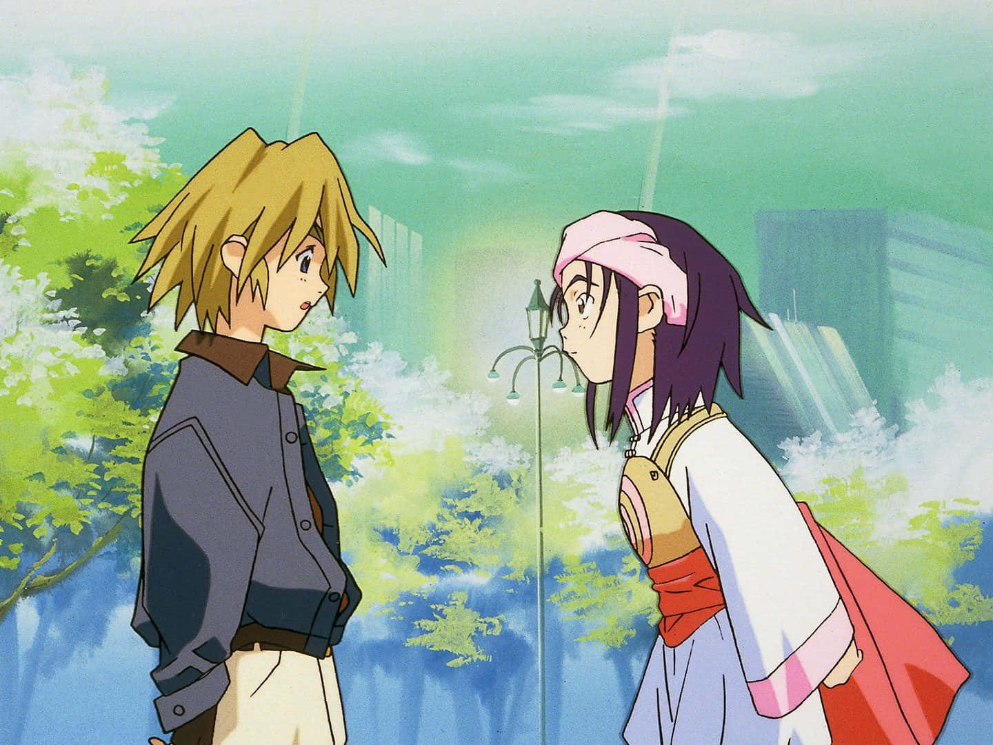 Outlaw Star 桌布 壁紙 — 兩個動漫角色在陽光明媚的公園裡面對面，中間有綠樹和路燈。