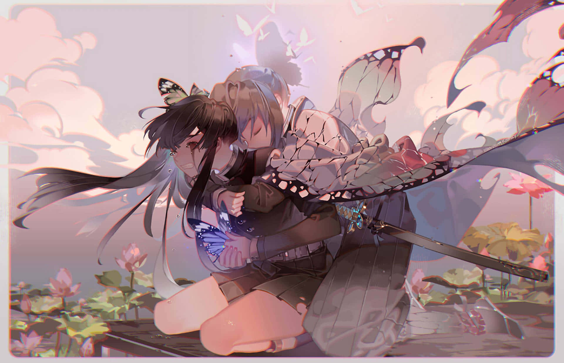 Demon Slayer Kanao 桌布 壁紙 — 兩個動漫角色在飄浮的蝴蝶和粉紅色蓮花中溫柔擁抱，背景是柔和的粉彩天空。