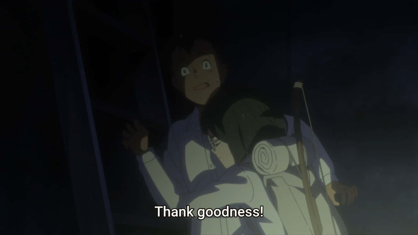 The Promised Neverland Don 桌布 壁紙 — 兩個動漫角色在黑暗場景中分享一刻的寬慰，其中一個緊緊擁抱另一個。