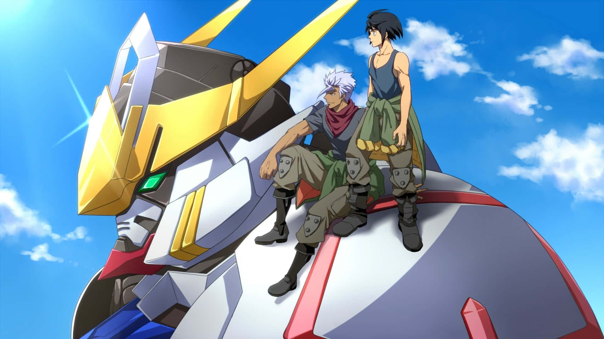 Mobile Suit Gundam Iron-blooded Orphans 桌布 壁紙 — 兩個動漫角色坐在一個巨大的金色和白色機器人上，背景是晴朗的藍天和蓬鬆的白雲。