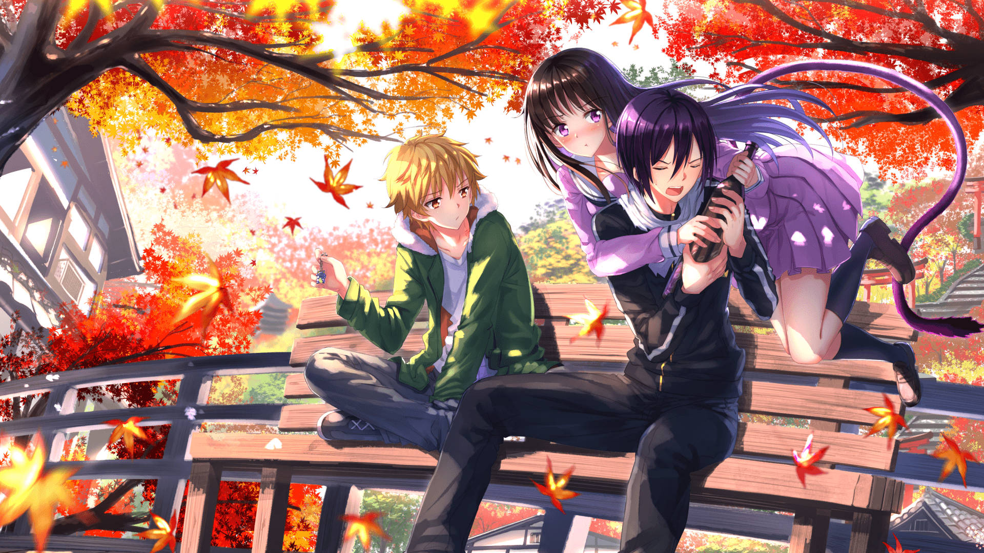 Noragami 桌布 壁紙 — 兩個動漫角色坐在木橋上，周圍是色彩繽紛的秋天楓樹，落葉飄飄。