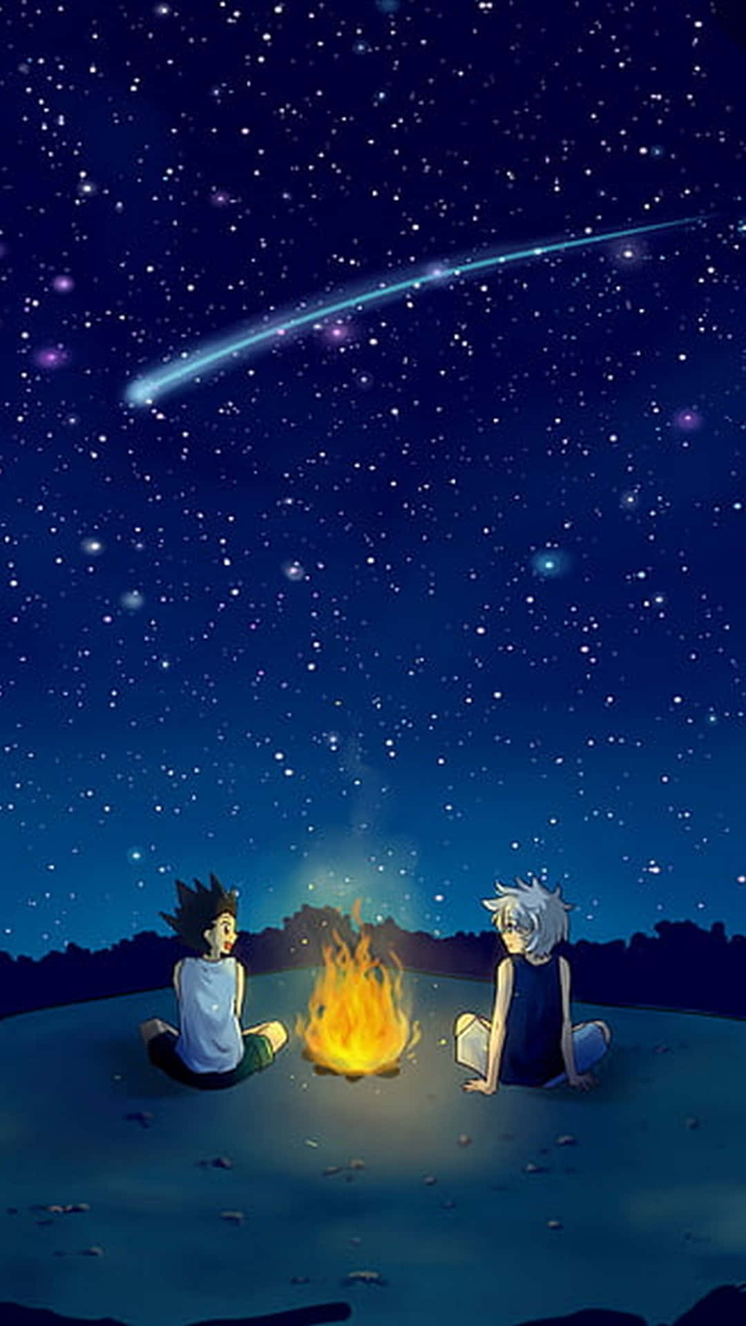 桌布 壁紙 — 兩個動漫角色坐在營火旁，星空下，一顆發光的彗星劃過天際。