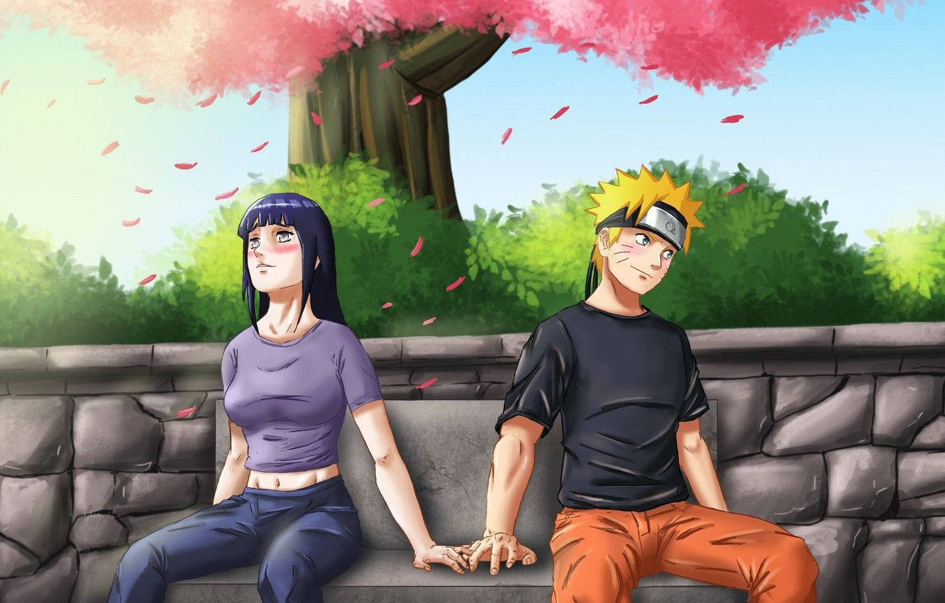 Hinata Hyuga 桌布 壁紙 — 兩個動漫角色坐在盛開的櫻花樹下，手牽著手，粉紅色的花瓣飄落下來。