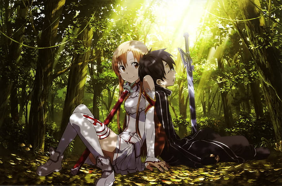 Kirito 桌布 壁紙 — 兩個動漫角色坐在陽光普照的森林中，沐浴在透過茂密綠樹過濾的金色光芒中。