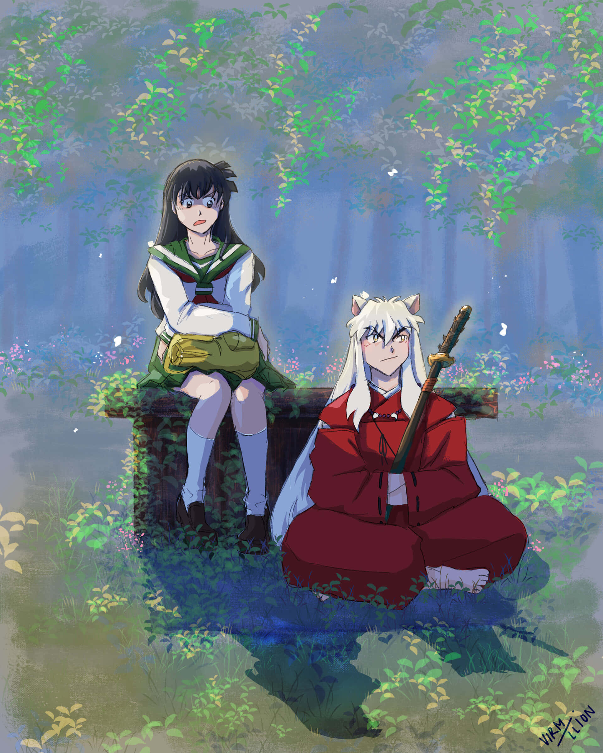 Inuyasha iPhone 桌布 壁紙 — 兩個動漫角色坐在霧氣瀰漫的森林中，一個穿著校服，另一個穿著紅色和服手持劍。