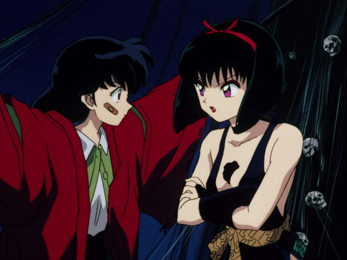 Inuyasha Yura 桌布 壁紙 — 兩個動漫角色站在黑暗的雨景中，周圍漂浮著骷髏頭，一個穿著紅色外套，另一個穿著黑色上衣交叉雙臂。