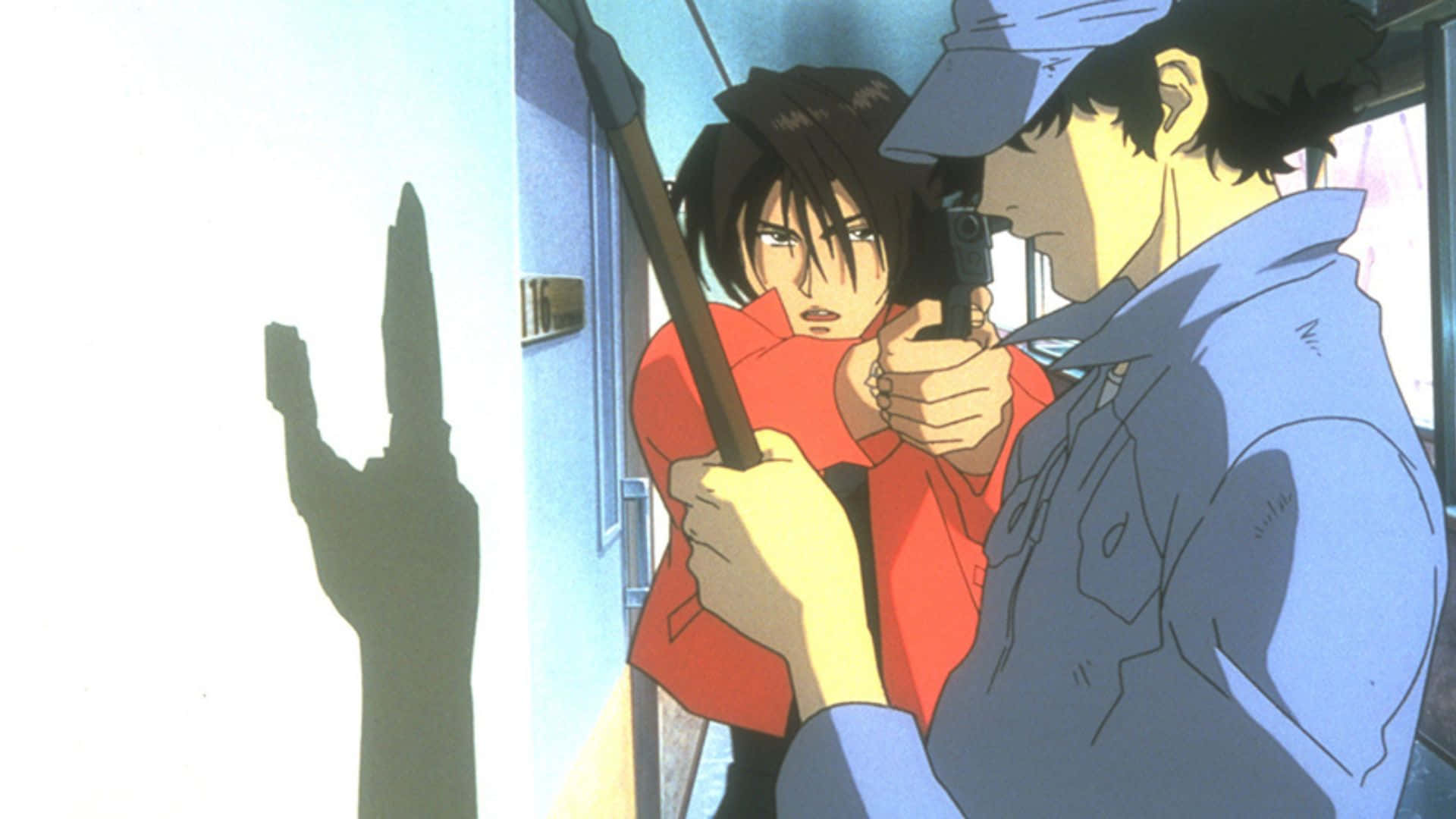 Cowboy Bebop Electra 桌布 壁紙 — 兩個動漫角色處於緊張對峙中，一個手持槍，另一個手持棒球棍，在牆上投射出戲劇性的陰影。