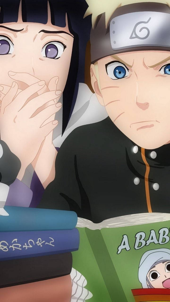 Hinata Hyuga 桌布 壁紙 — 兩個動漫角色震驚地從一堆書（包括一本名為「A BAB」的書）上方窺視。