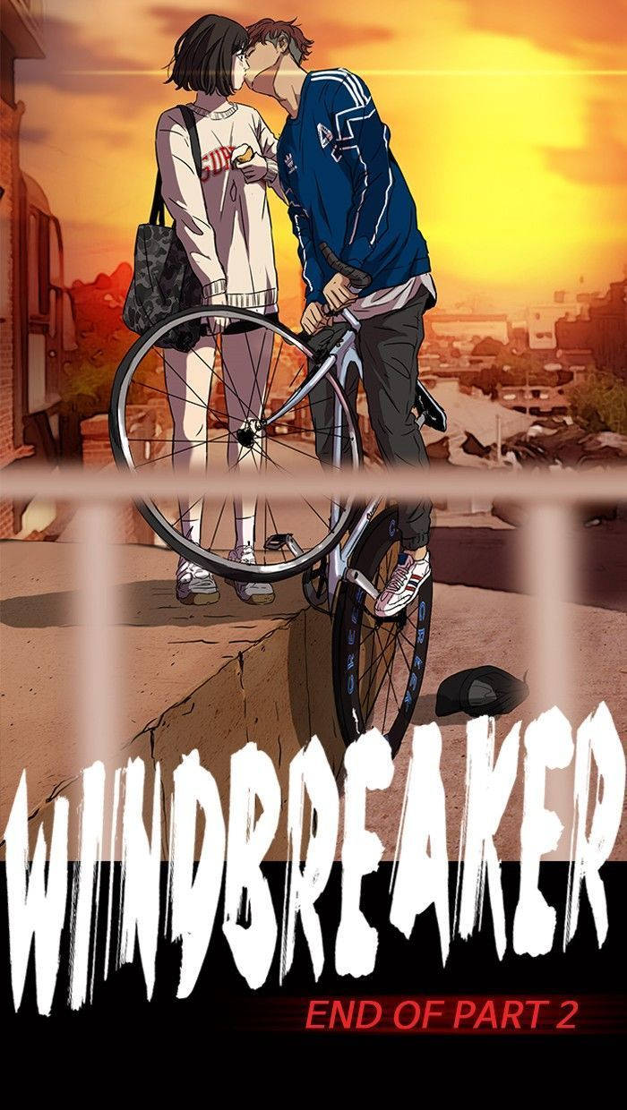 Wind 桌布 壁紙 — 兩個動漫青少年在天台上接吻，一個騎單車的人靠著單車，背景是熾熱的日落城市景觀。