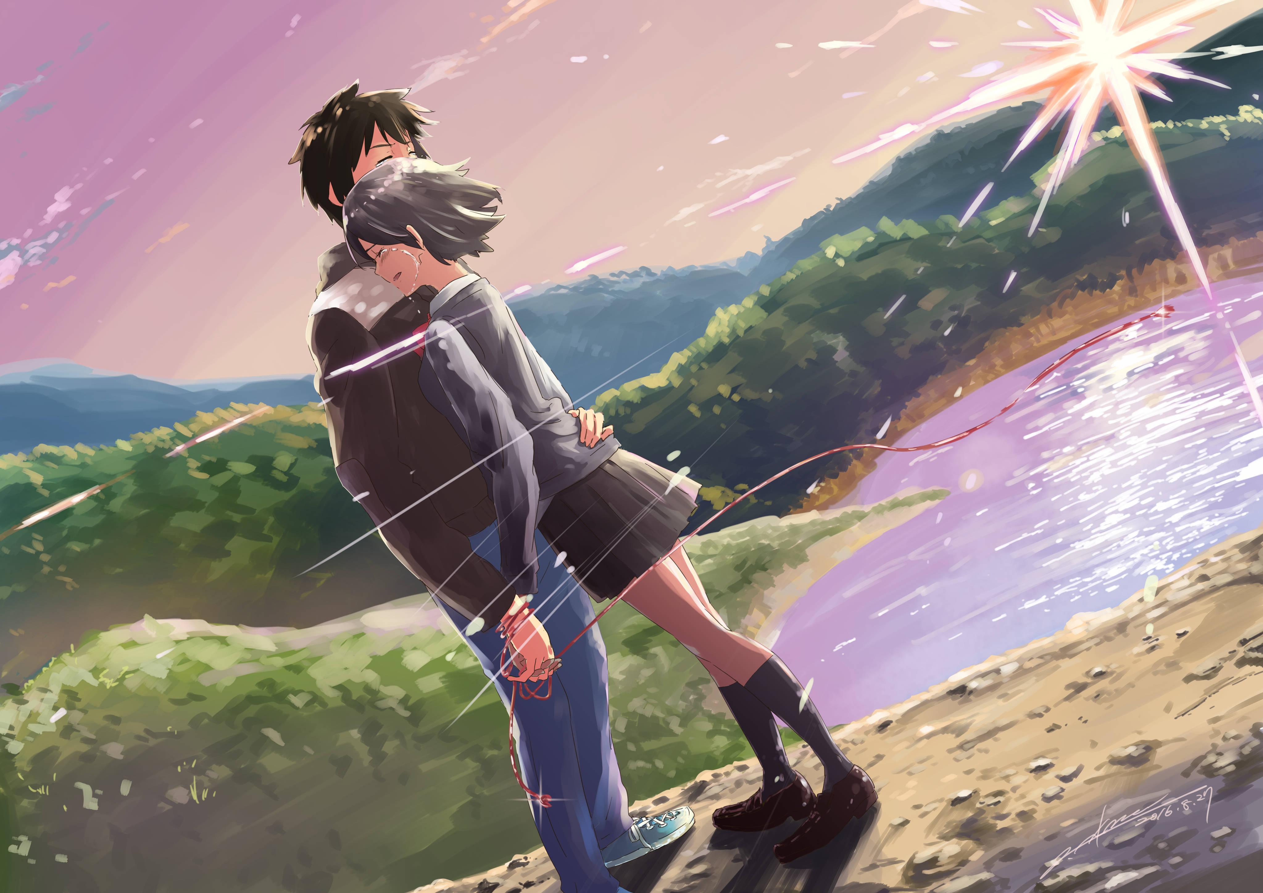 Your Name 桌布 壁紙 — 兩個動漫青少年在發光的湖邊擁抱，煙火在頭頂綻放，映襯著紫色的日落天空。
